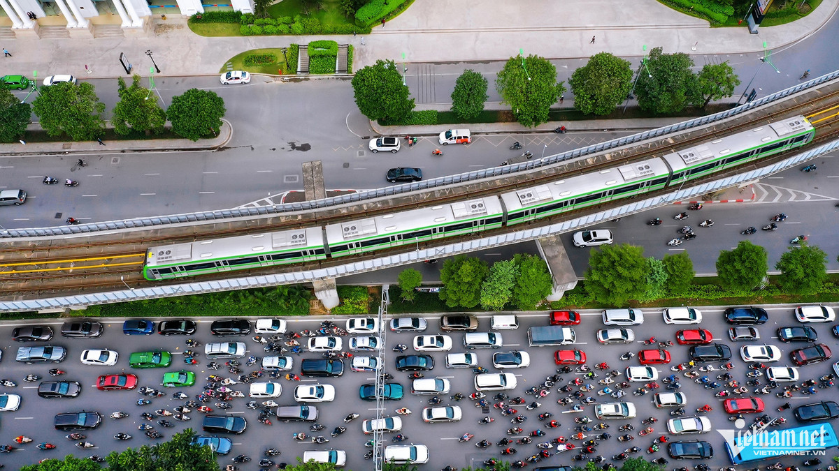 Ngày 6/11/2021, tuyến đường sắt đô thị đầu tiên của Thủ đô và cả nước (tuyến Cát Linh - Hà Đông) chính thức vận hành thương mại, sau 10 năm khởi công. Công trình có tổng mức đầu tư được điều chỉnh theo phê duyệt của Bộ Giao thông Vận tải là hơn 18.000 tỷ đồng, tăng hơn 9.231 tỷ đồng so với tổng mức đầu tư được phê duyệt ban đầu. Tuy chậm tiến độ và thời gian hoàn thành bị kéo dài nhiều năm nhưng khi đưa vào sử dụng, công trình đã góp phần cải thiện đáng kể vấn đề tham gia giao thông cho người dân Hà Nội.