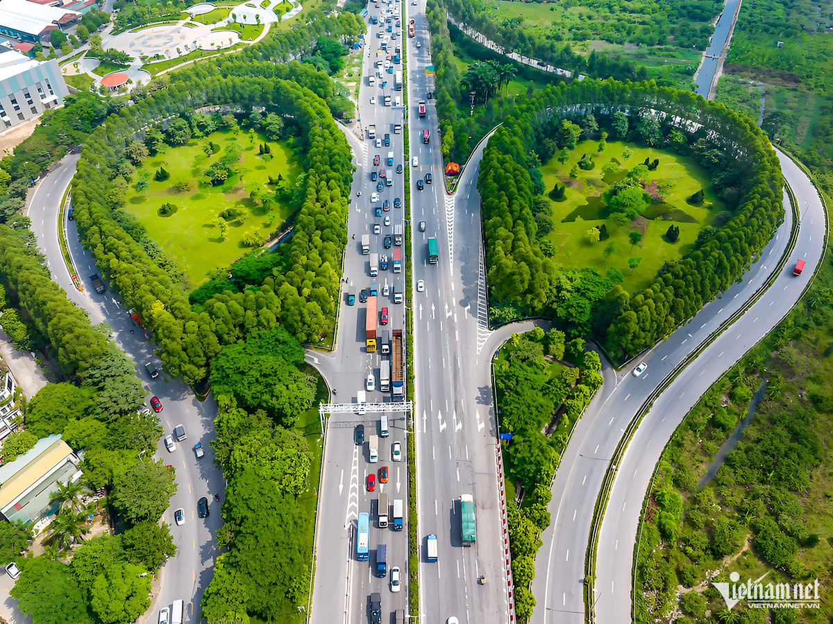 Đại lộ Thăng Long với chiều dài 29,264 km là một trong những công trình giao thông trọng điểm được Ban chỉ đạo Quốc gia kỷ niệm 1.000 năm Thăng Long - Hà Nội chọn là công trình hoàn thành chào mừng đại lễ. Trên tuyến đường có 51 cầu vượt sông, vượt nút giao. Tổng mức đầu tư dự án là 7.527 tỷ đồng, trong đó nguồn vốn ngân sách trung ương là 1.840 tỷ đồng và nguồn vốn của TP Hà Nội là 5.687 tỷ đồng.