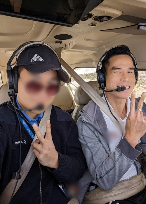 Sau khi học làm phi công, Tiến Đoàn làm giảng viên dạy lái máy bay.