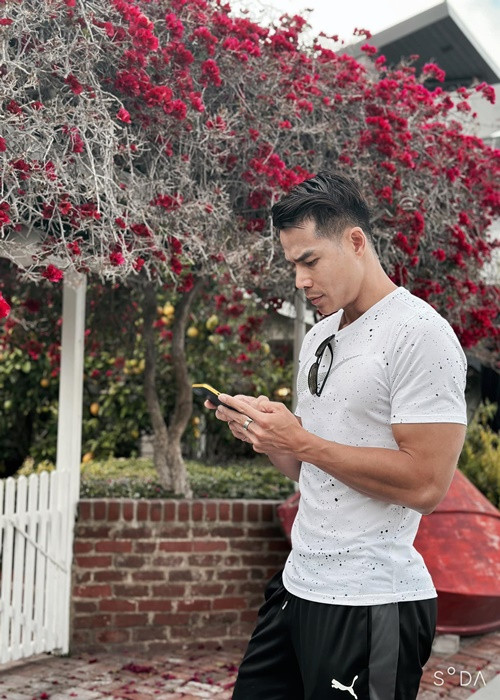 Nam người mẫu chia sẻ, anh và cô gái đã khuyên anh đi học nghề phi công chia tay khi yêu xa. Sau đó, Tiến Đoàn tìm hiểu 1-2 người khác nhưng tất cả chỉ dừng ở mức độ bạn bè.