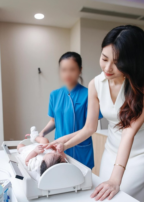 “Thần tiên tỷ tỷ Việt Nam” khoe nhan sắc trẻ trung, rạng rỡ.