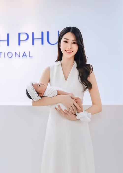 Nàng hậu vướng nghi vấn mang bầu lần 3 vào tháng 4/2024. Đối mặt với tin đồn này, Thu Thảo giữ im lặng.