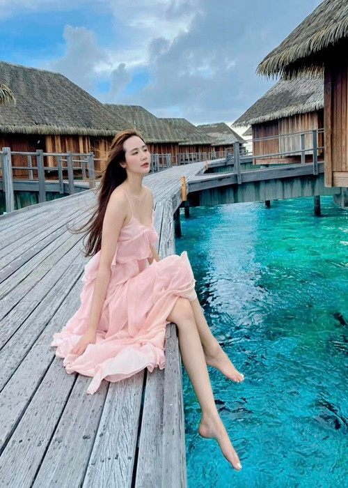 Nữ diễn viên khoe ảnh nghỉ dưỡng ở nước ngoài.
