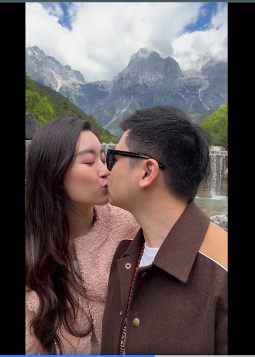 Vợ chồng Đỗ Mỹ Linh khóa môi trong chuyến du lịch nước ngoài. Ảnh: FB Đỗ Vinh Quang.
