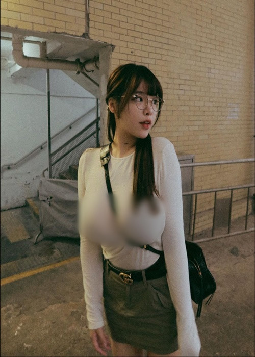 Tương Nhi biết cách "làm nổi bật" vòng một.