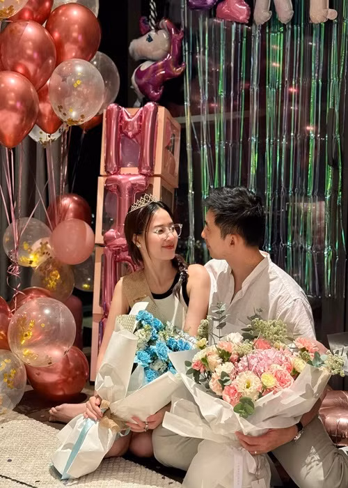 Midu vừa đón tuổi 35 bên chồng thiếu gia.