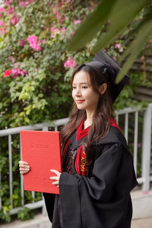 Midu kiếm bộn tiền từ việc dự sự kiện, đóng quảng cáo.