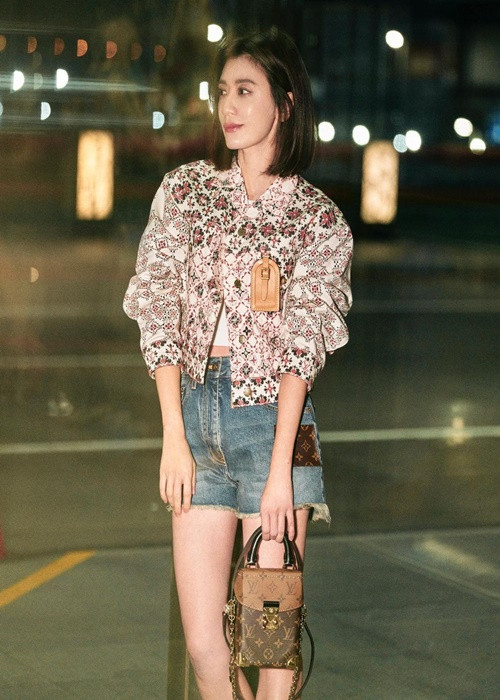 "Tại Đài Loan, người con gái cao trên 1m7 đẹp nhất là Lâm Chí Linh, nhưng cao dưới 1m7 đẹp nhất là Giả Tịnh Văn", Tiền Phong dẫn lời Lưu Đức Hoa.