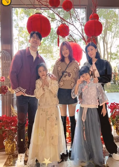 Mối quan hệ giữa Tu Khải Kiệt và con riêng của Giả Tịnh Văn rất tốt đẹp.