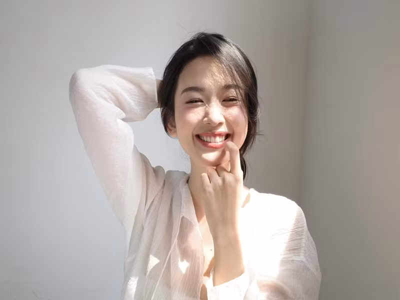 Nữ chính phim Ngày xưa có một chuyện tình làm người mẫu ảnh tự do trong những năm qua.