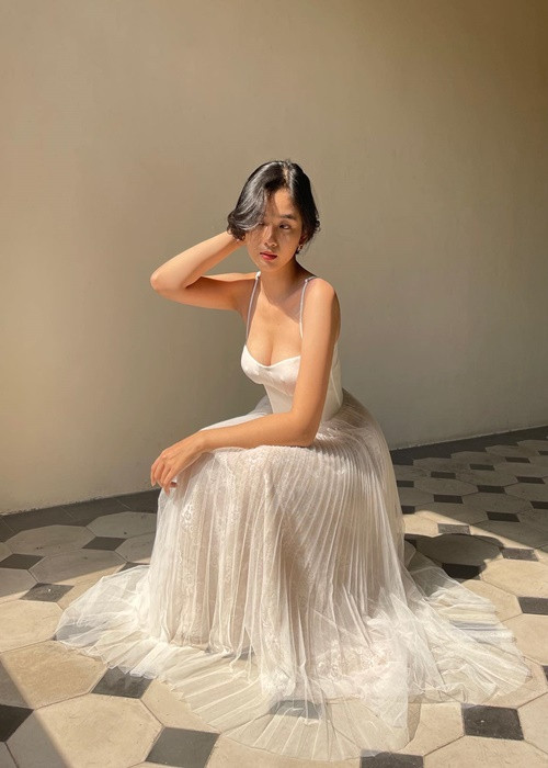 Ngọc Xuân cao 1m62, có số đo ba vòng 88-67-93 cm.