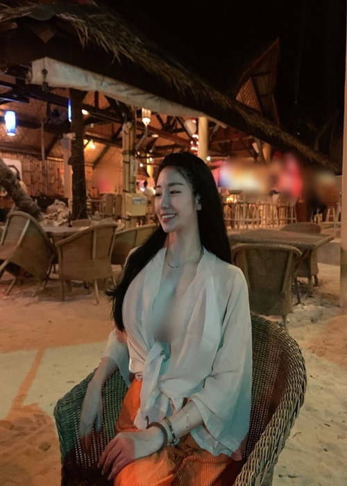 Xinh đẹp, có phong cách thời trang gợi cảm, cô nàng đắt show làm người mẫu, quảng cáo.