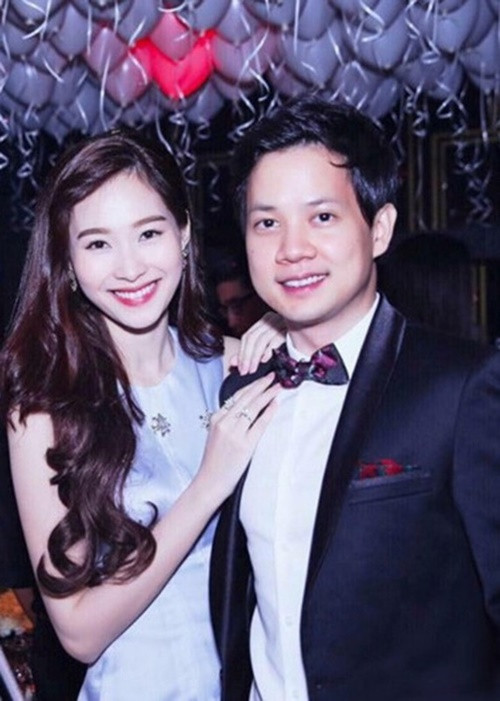 Bạn chung của Thu Thảo và Trung Tín tiết lộ, bằng sự chân thành, nam doanh nhân đã vượt qua nhiều thử thách trong 6 tháng chinh phục người đẹp gốc Bạc Liêu. Cũng theo bạn bè cặp đôi, Trung Tín thường gửi cho Thu Thảo những lá thư tay giản dị nhưng ý nghĩa vào những dịp đặc biệt. Ảnh: Vietnamnet.