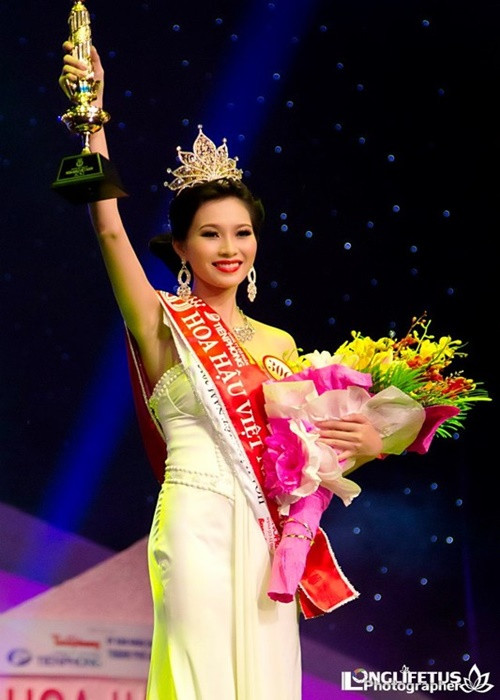 Cuộc đời của Thu Thảo có bước ngoặt quan trọng khi cô đăng ký tham gia Hoa hậu Việt Nam 2012 và đăng quang. Ảnh: FB Thu Thảo.