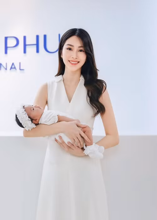 Đã 3 con, Thu Thảo vẫn giữ được vóc dáng thon gọn, trẻ trung. Ảnh: FB Thu Thảo.