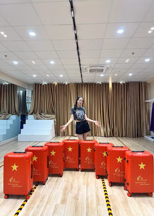 Đêm chung kết Miss International 2024 sẽ diễn ra vào ngày 12/11. Các thí sinh sẽ trình diễn trang phục dân tộc, trang phục áo tắm, trang phục dạ hội. Ban giám khảo sẽ loại dần thí sinh theo top 20, top 8. Cuộc thi sẽ trao 1 giải hoa hậu và 4 á hậu. Ảnh: FB Thanh Thủy.