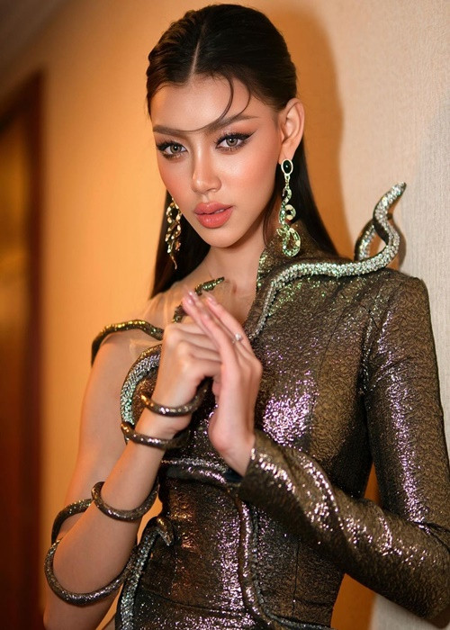 Mỹ nhân người Myanmar cao 1m75, số đo ba vòng 86-56-94 cm.