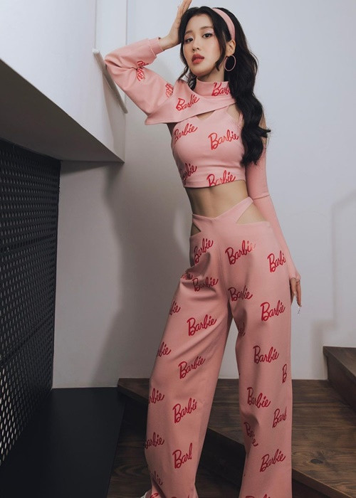 Tháng 8/2024, nữ ca sĩ tung sản phẩm âm nhạc đầu tiên sau khi về công ty quản lý mới.