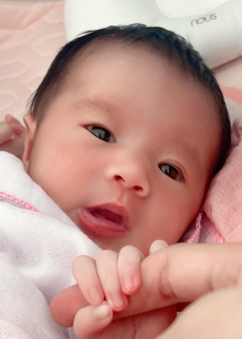 Từ ngày có con, Võ Hoàng Yến lưu giữ nhiều hình ảnh của con trong điện thoại thay vì bản thân.