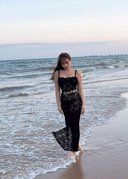 Trẻ trung, gợi cảm, Khánh Trinh vẫn chưa có người yêu. Ảnh: FB Khánh Trinh.