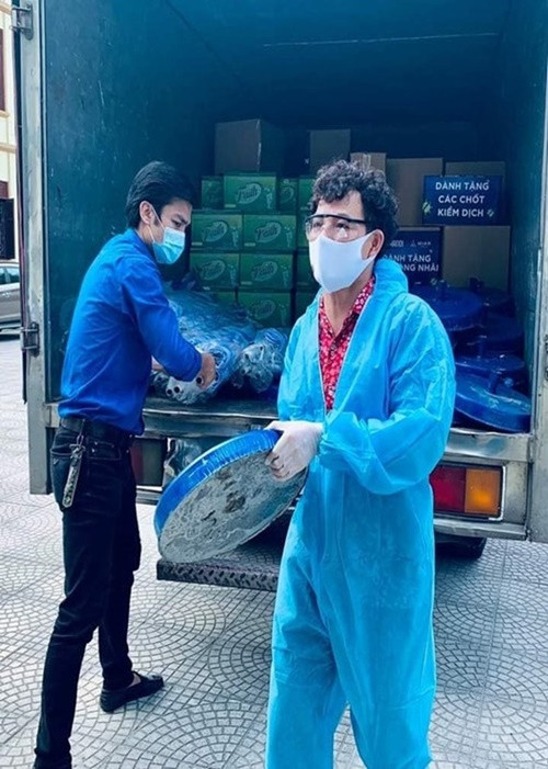 “Nam Tào” của Táo Quân thường xuyên tham gia các hoạt động thiện nguyện.