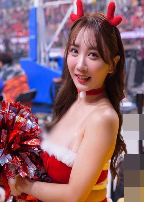 Vương Tâm Vũ là một người mẫu tự do. Cô nàng sở hữu vóc dáng quyến rũ với vòng một căng đầy, khuôn mặt thanh tú, làn da trắng sứ.