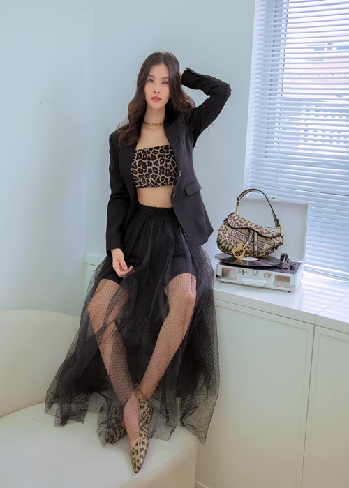 Nữ ca sĩ tự tậu cho mình chiếc xe Audi A7 trị giá 3,5 tỷ đồng. Đây là chiếc xe Audi A7 duy nhất có mặt tại Việt Nam thời điểm đó. Ảnh: FB Đông Nhi.