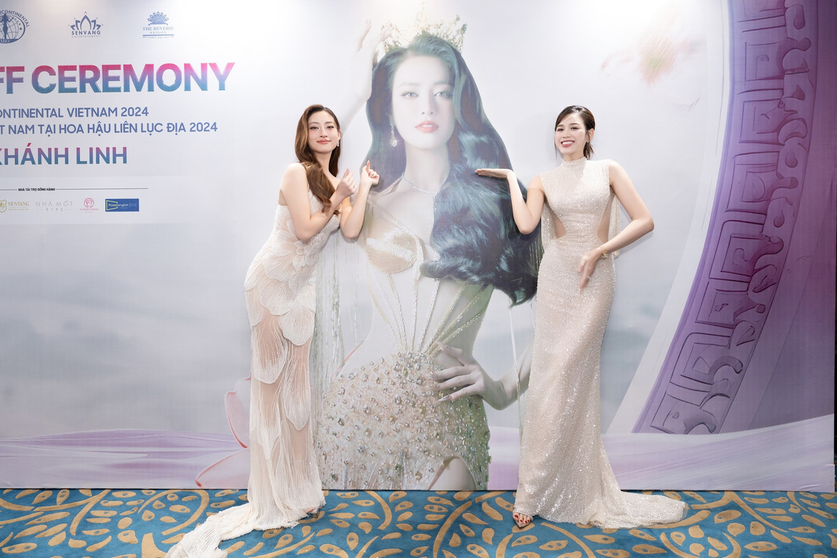 Mới đây, Hoa hậu Đỗ Thị Hà (phải) vướng tin đồn mang bầu khi liên tục có hành động ôm bụng và xoa lưng. Ảnh: FB Đỗ Thị Hà.