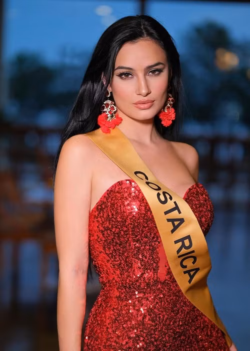 Macarena Chamberlain năm nay 20 tuổi, cao 1m7. Ảnh: Instagram Miss Grand Costa Rica.