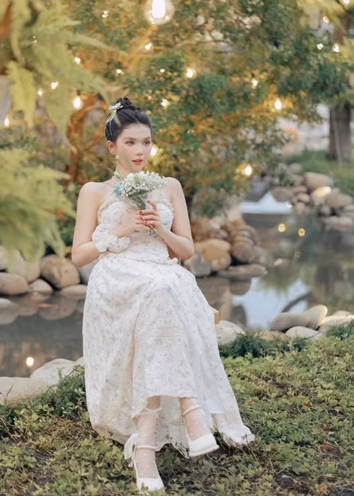 Nữ người mẫu kín tiếng về chuyện tình cảm. Ảnh: FB Ngọc Trinh.