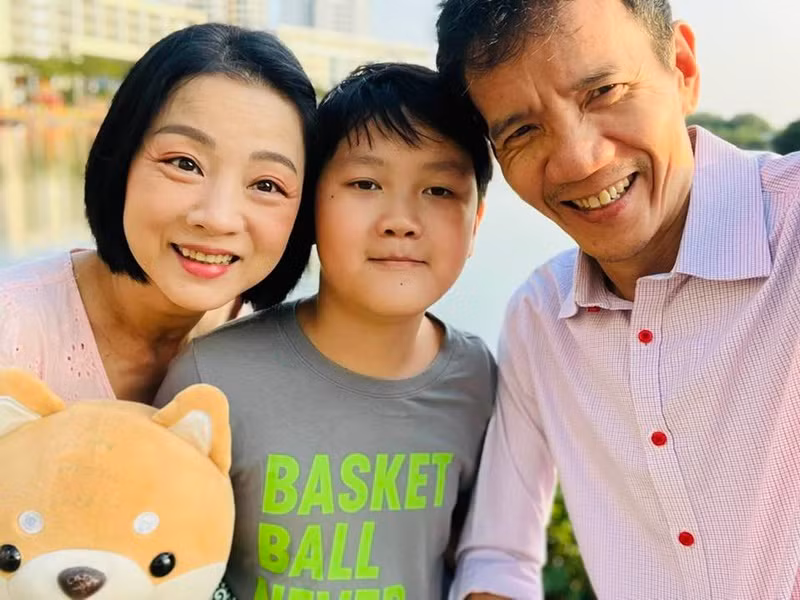 Theo Mỹ Duyên, chồng cô kiệm lời, thường dùng hành động thay lời nói. Khi vợ chồng mâu thuẫn, anh Công Phước chủ động nấu ăn cho vợ xem như lời làm lành.