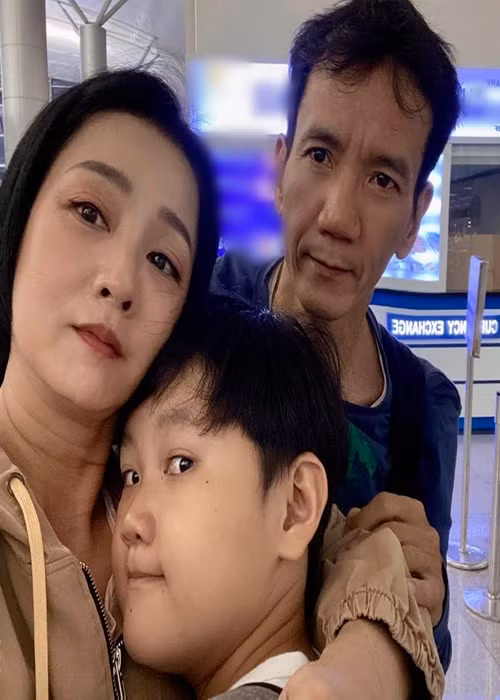 Mỹ Duyên chia sẻ trên Vietnamnet, chồng cô chuyển sang kinh doanh nông trại ở Đồng Nai nên hiện tại anh Công Phước chỉ về nhà vài ngày.