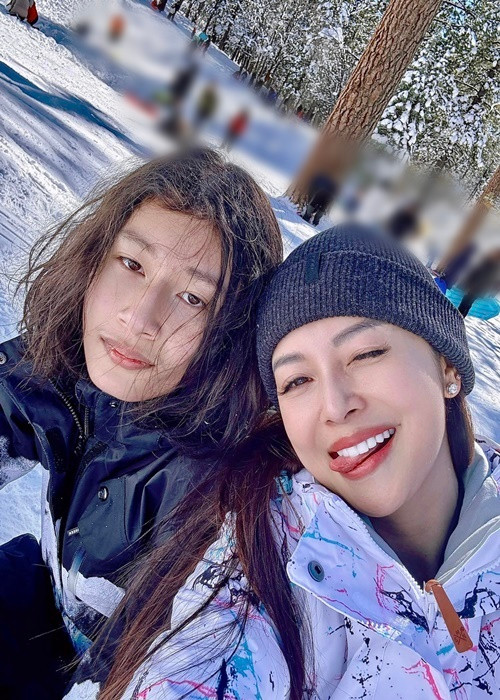 Thi thoảng, người đẹp đưa con trai đầu lòng đi du lịch cùng gia đình.