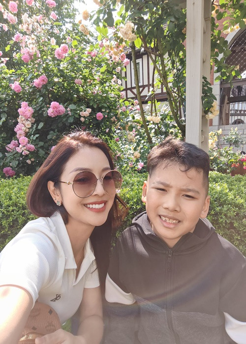 Cậu con trai của Jennifer Phạm và Đức Hải tên Minh Trung, sinh năm 2016.