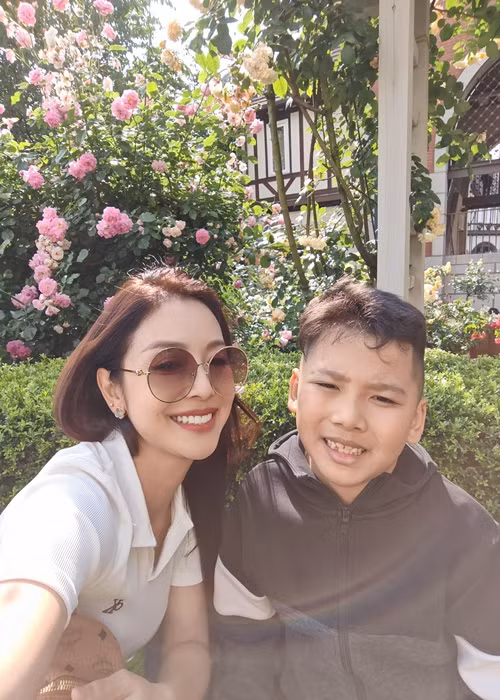 Cậu con trai của Jennifer Phạm và Đức Hải tên Minh Trung, sinh năm 2016.