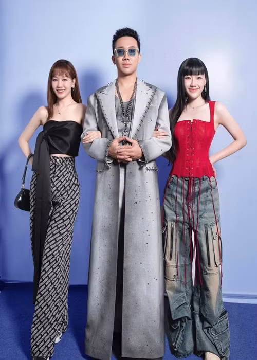 Uyển Ân trẻ trung, sành điệu bên Trấn Thành và Hari Won trong một sự kiện. Ảnh: FB Uyển Ân.