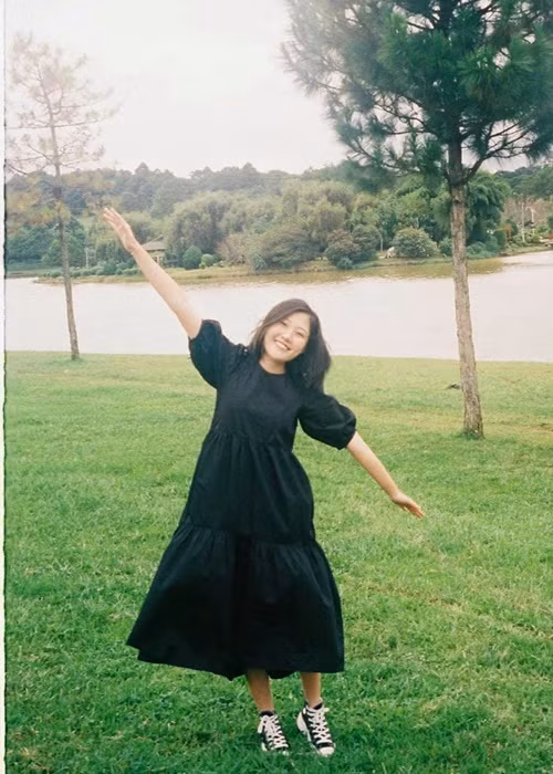 Em gái Trấn Thành có phong cách khá đơn giản khi chập chững bước vào showbiz. Ảnh: FB Uyển Ân.