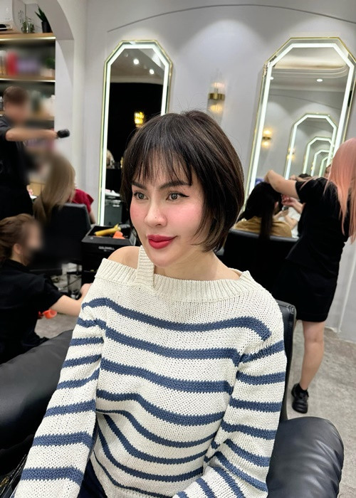 Mới đây, Phương Lê đăng hình ảnh sau khi cắt tóc ngắn. Ảnh: FB Phương Lê.