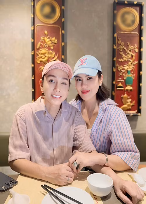 Vũ Luân và Phương Lê dính như hình với bóng. Ảnh: FB Vũ Luân.