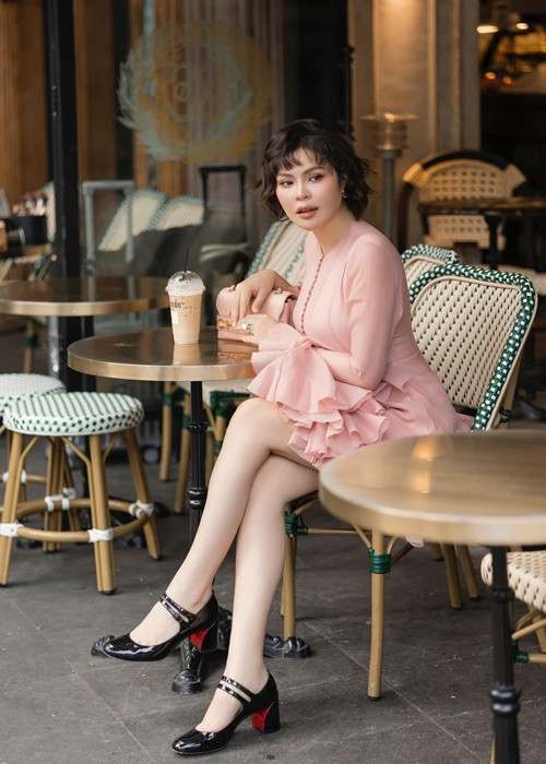 Bà mẹ ba con muốn trở thành một người phụ nữ hiện đại, cá tính, giỏi giang và giàu lòng nhân ái. Ảnh: FB Phương Lê.