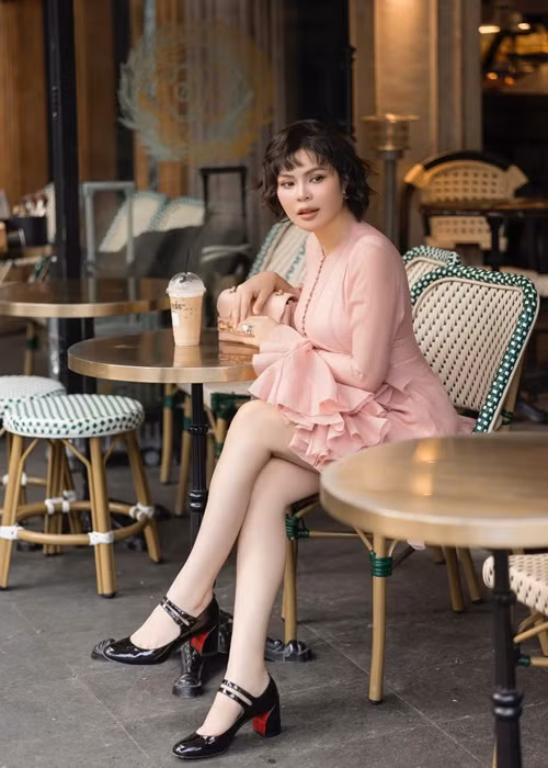 Bà mẹ ba con muốn trở thành một người phụ nữ hiện đại, cá tính, giỏi giang và giàu lòng nhân ái. Ảnh: FB Phương Lê.