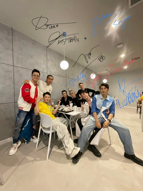 Một số khán giả cho rằng việc khó khăn khi hoạt động trong nhóm, sự thiếu ổn định trong phong độ là những lý do chính khiến Tuấn Hưng không vào Gia tộc anh tài toàn năng. Ảnh: FB Tuấn Hưng.