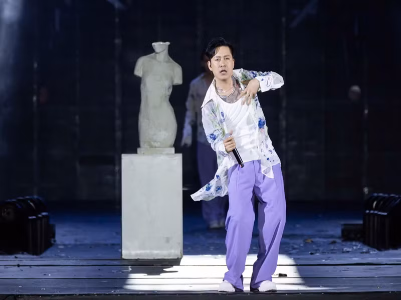 Trong đêm diễn cuối cùng của Anh trai vượt ngàn chông gai, đội hình Gia tộc anh tài toàn năng lộ diện với 17 nghệ sĩ. Danh sách này không có tên ca sĩ Tuấn Hưng. Ảnh: FB Tuấn Hưng.