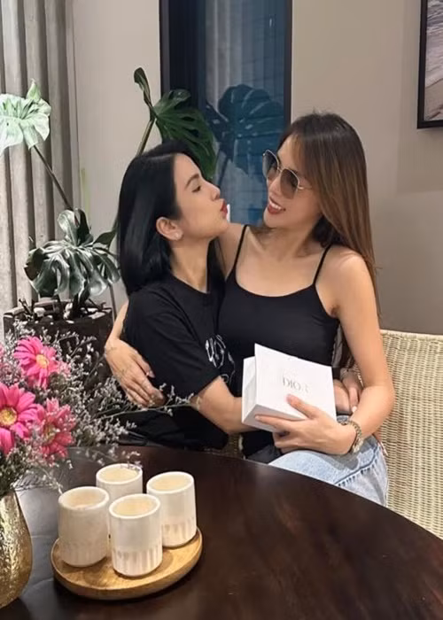 Kỳ Duyên và Diệp Lâm Anh luôn hỗ trợ, động viên, giúp đỡ nhau. Ảnh: Instagram Kỳ Duyên.