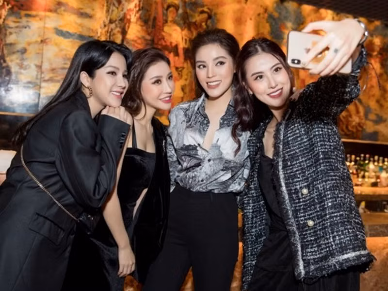 Diệp Lâm Anh và Kỳ Duyên luôn có mặt trong các sự kiện quan trọng của nhau. Ảnh: Tiền Phong.