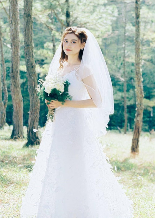 Nữ ca sĩ vẫn độc thân sau 6 năm ly hôn Tim.