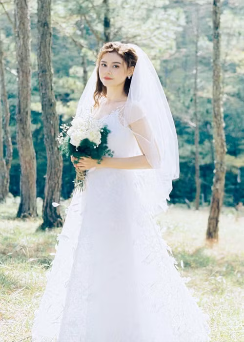 Nữ ca sĩ vẫn độc thân sau 6 năm ly hôn Tim.