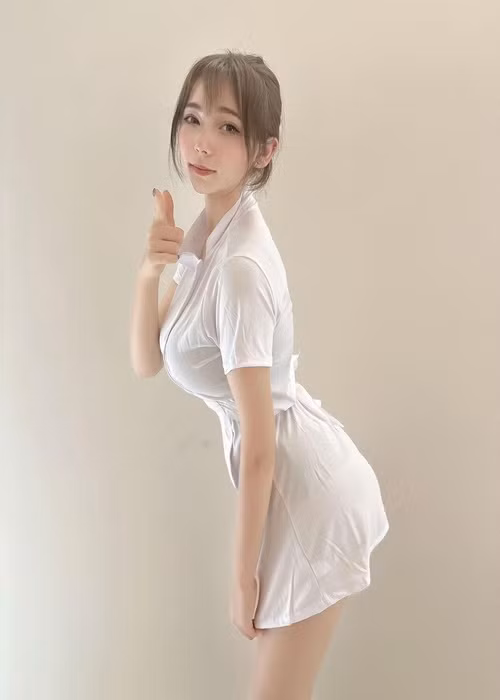 "Nếu nghiêm túc hơn về chế độ ăn uống và tập luyện, tôi sẽ đẹp hơn", hot girl cho hay.