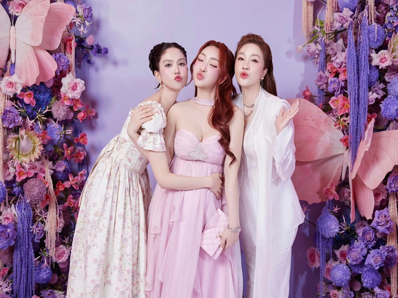 Ngọc Trinh và Lý Thùy Chang có mặt trong các sự kiện quan trọng của nhau. Ảnh: FB Lý Thùy Chang.