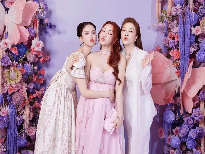 Ngọc Trinh và Lý Thùy Chang có mặt trong các sự kiện quan trọng của nhau. Ảnh: FB Lý Thùy Chang.